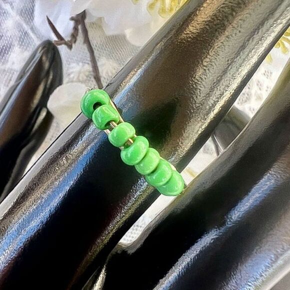 Vintage Handmade Green Seed Bead Ring - Picture 2 of 9